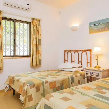 Sleeps 8 Air Con Wifi *