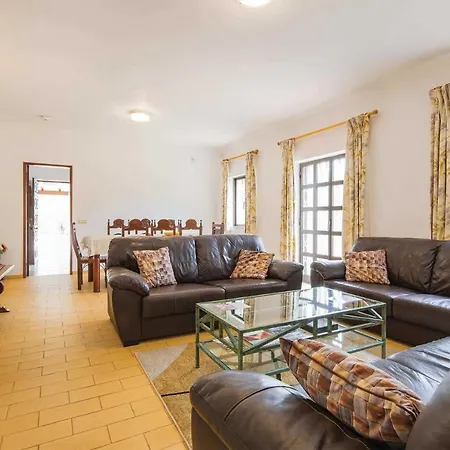 Villa Sleeps 8 Air Con Wifi