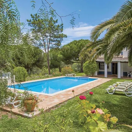 Villa Sleeps 8 Air Con Wifi *