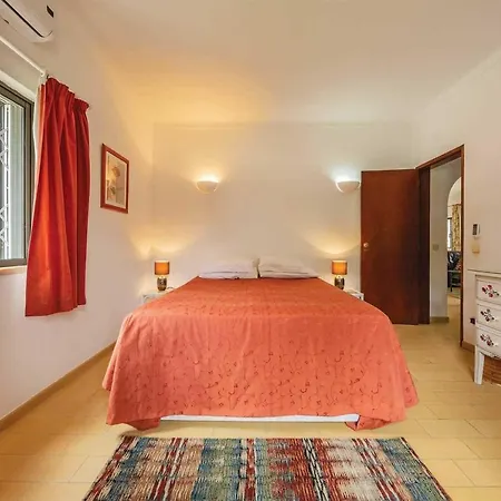 Sleeps 8 Air Con Wifi Villa